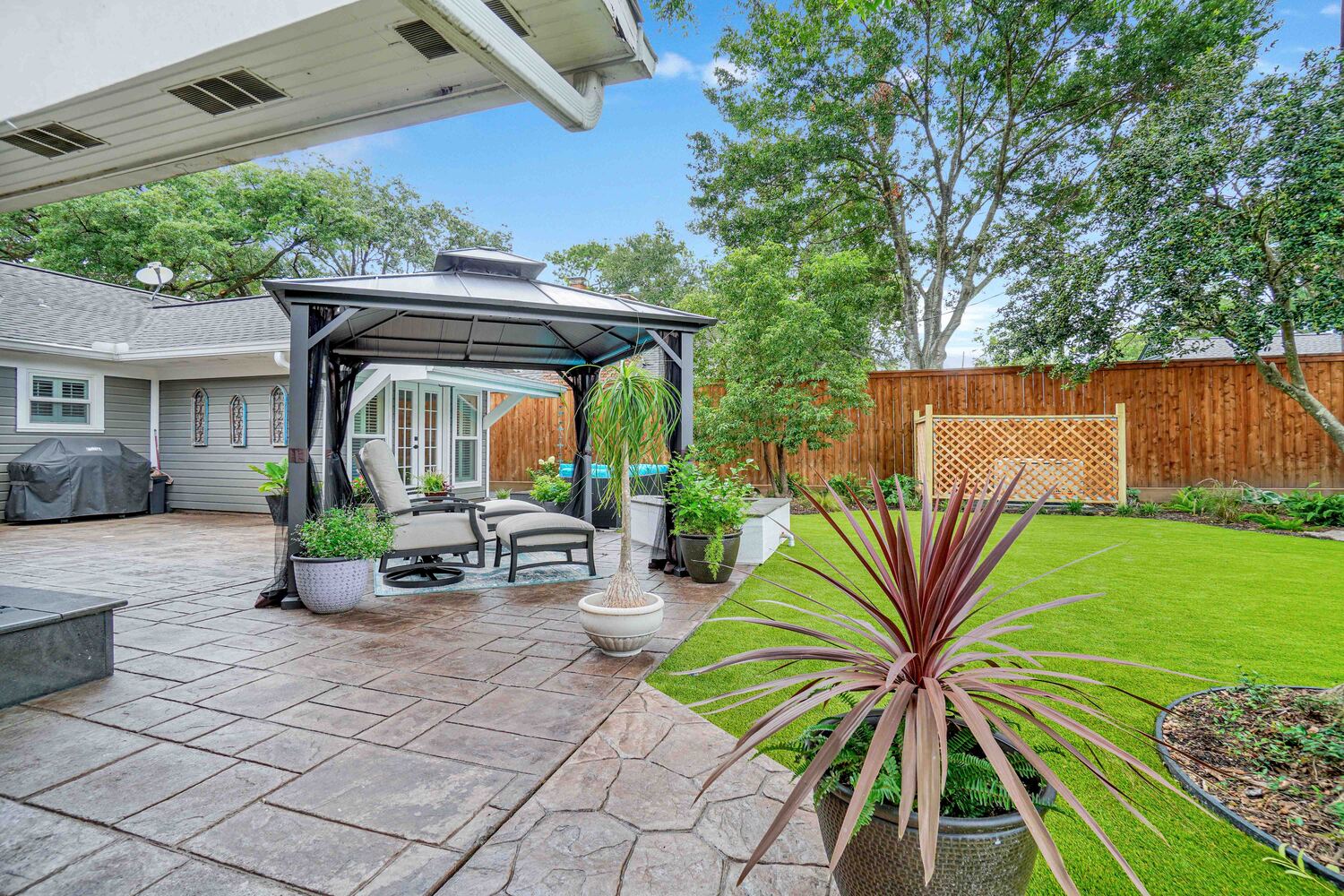 Orion-Turf-And-Landscape_Houston-Artificial-Grass_Backyard4