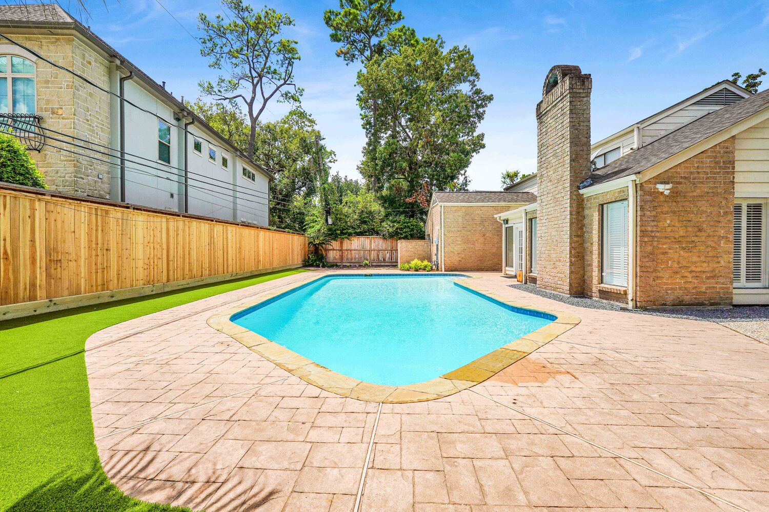 Orion-Turf-And-Landscape_Houston-Artificial-Grass_Pool2