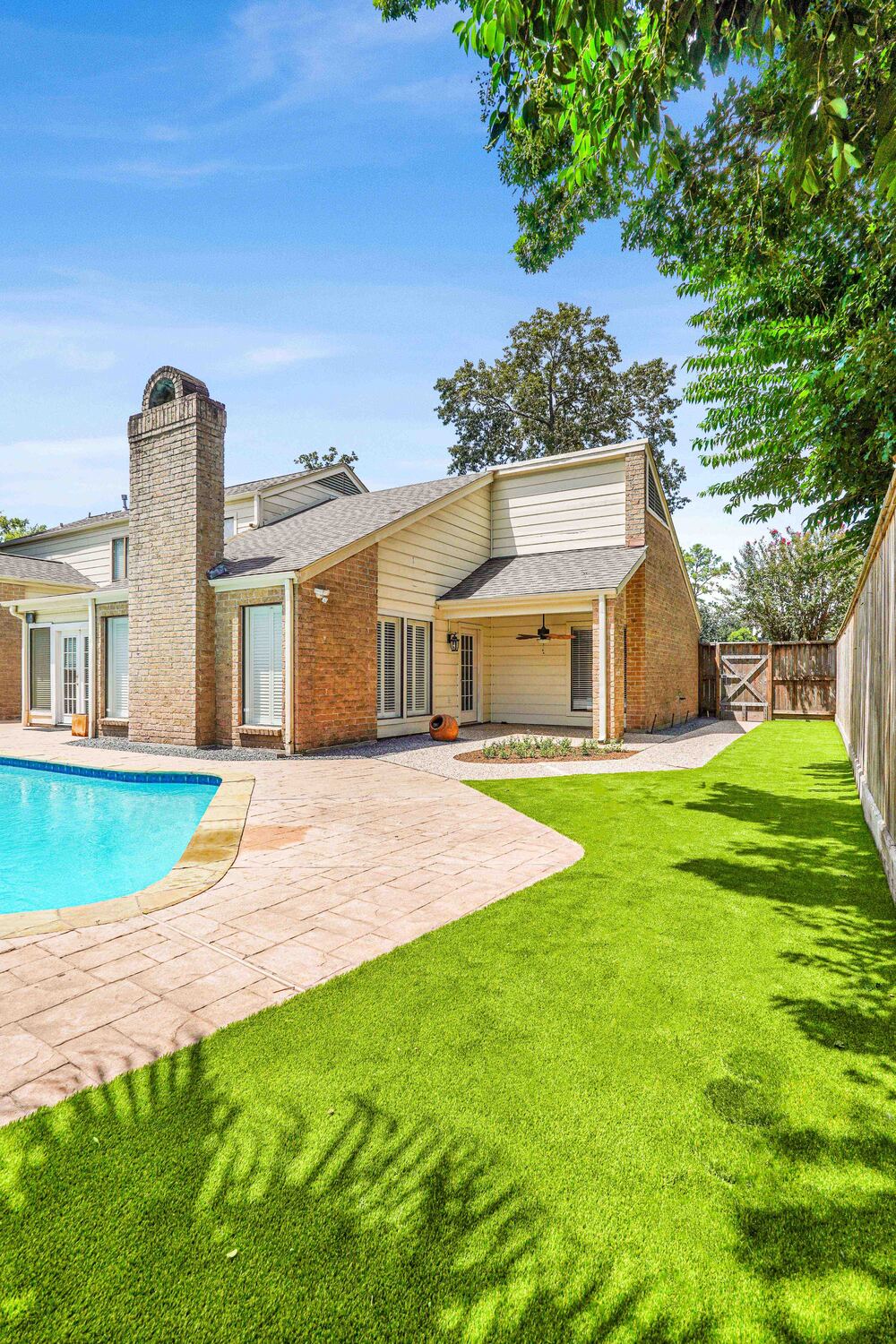 Orion-Turf-And-Landscape_Houston-Artificial-Grass_Pool5