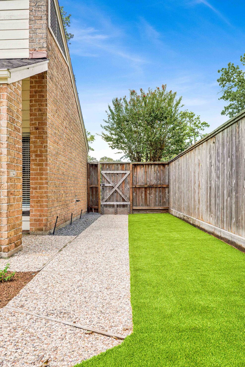 Orion-Turf-And-Landscape_Houston-Artificial-Grass_Sideyard10